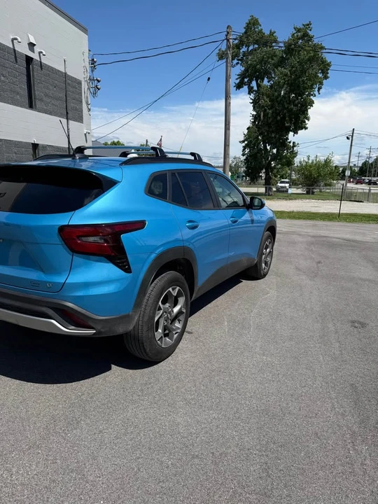 2025 Chevrolet Trax - Image 8 of 18