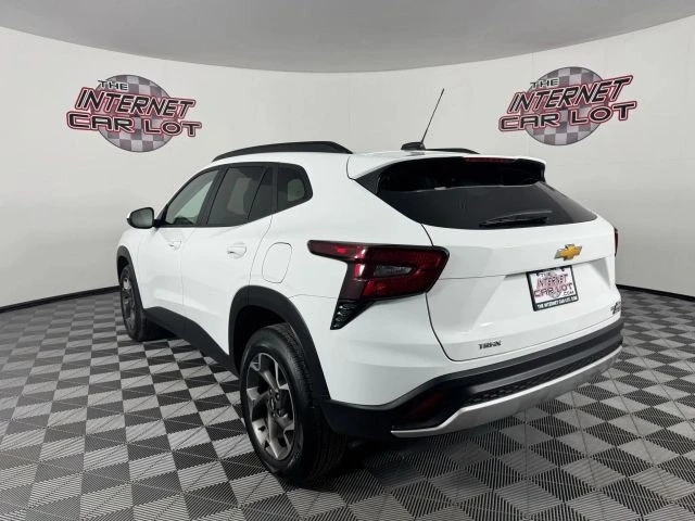 2025 Chevrolet Trax - Image 5 of 12