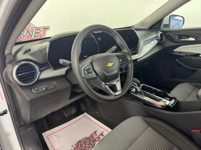 2025 Chevrolet Trax - Image 10 of 12