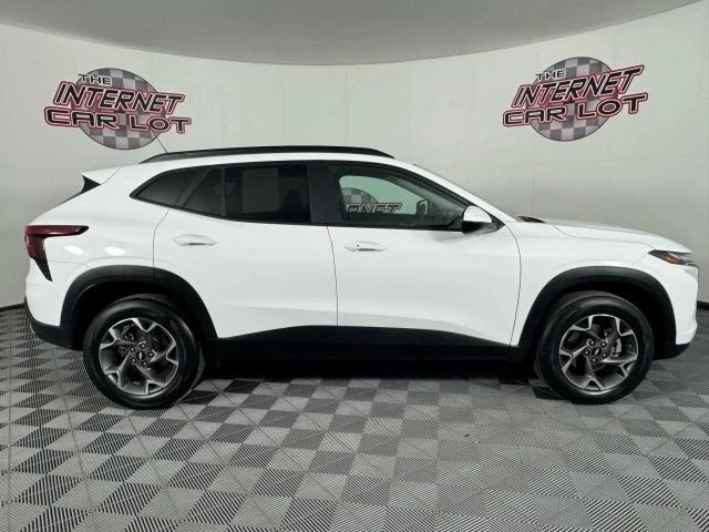 2025 Chevrolet Trax - Image 8 of 12