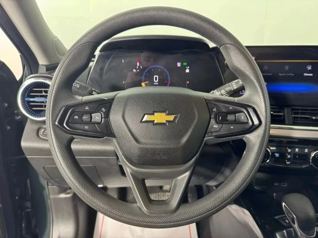 2025 Chevrolet Trax - Image 13 of 21
