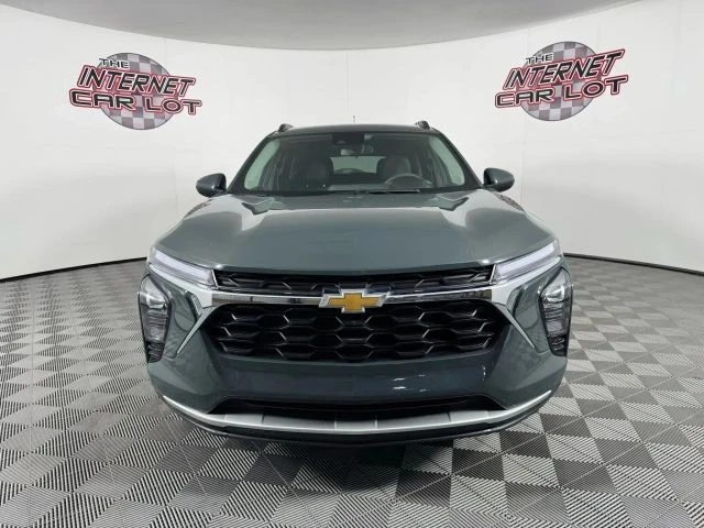 2025 Chevrolet Trax - Image 2 of 12