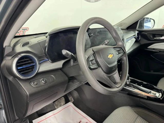 2025 Chevrolet Trax - Image 10 of 12