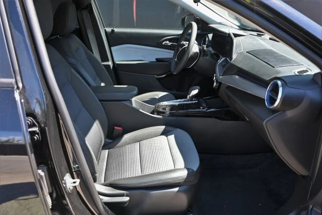 2025 Chevrolet Trax - Image 13 of 18