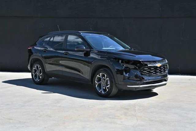 2025 Chevrolet Trax - Image 2 of 18