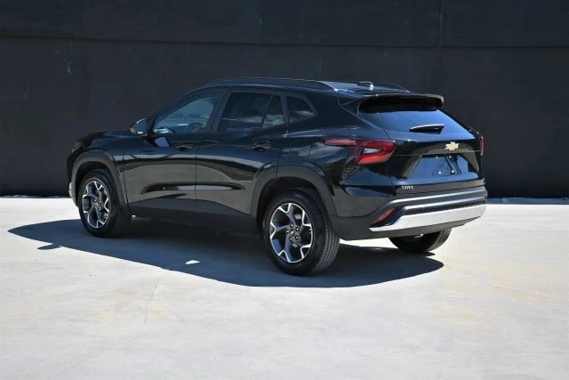 2025 Chevrolet Trax - Image 4 of 18