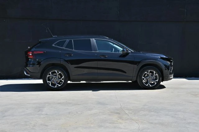 2025 Chevrolet Trax - Image 7 of 18