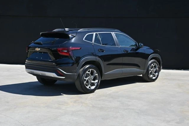 2025 Chevrolet Trax - Image 5 of 18