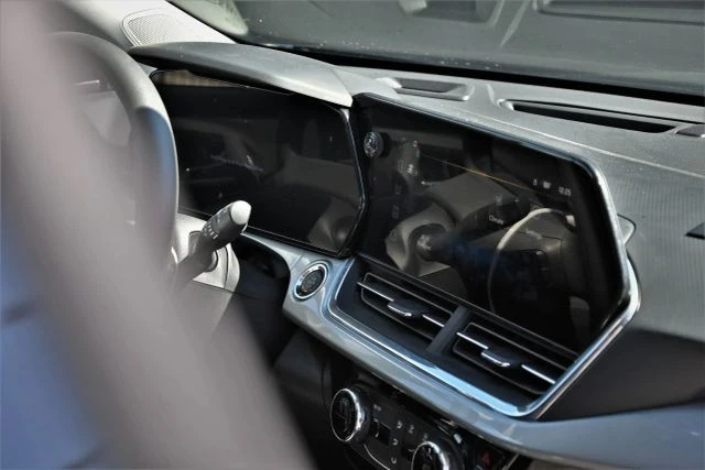 2025 Chevrolet Trax - Image 10 of 18