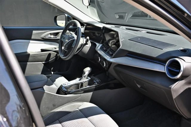 2025 Chevrolet Trax - Image 14 of 18