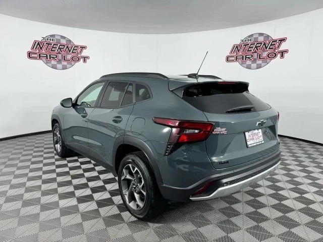 2025 Chevrolet Trax - Image 5 of 21