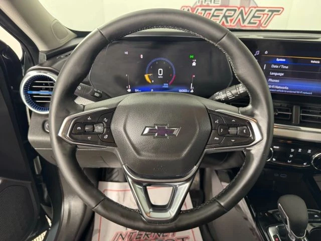 2025 Chevrolet Trax - Image 13 of 21
