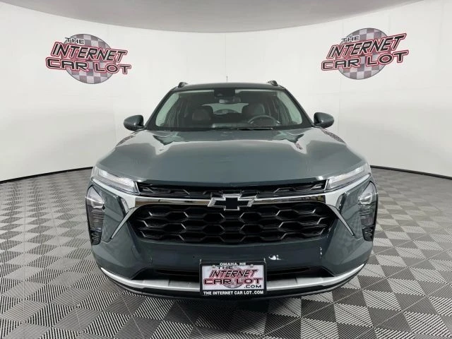 2025 Chevrolet Trax - Image 2 of 21