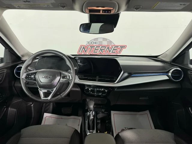 2025 Chevrolet Trax - Image 11 of 21