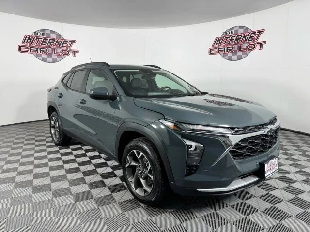 2025 Chevrolet Trax - Image 9 of 21