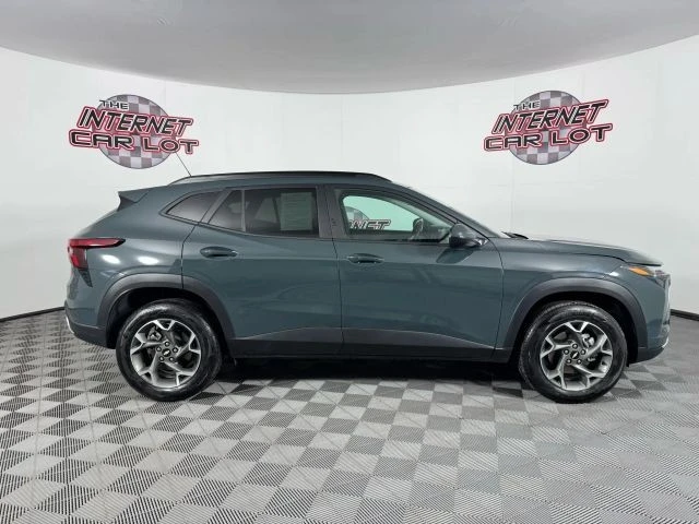 2025 Chevrolet Trax - Image 8 of 21