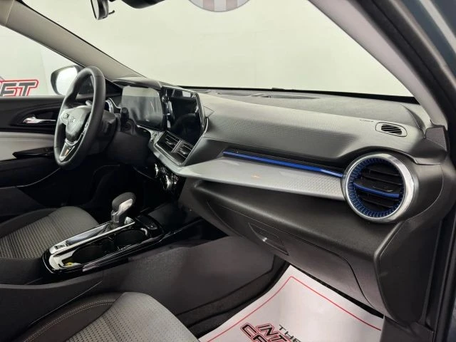 2025 Chevrolet Trax - Image 12 of 21