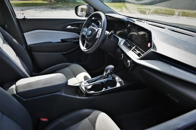 2025 Chevrolet Trax - Image 12 of 18