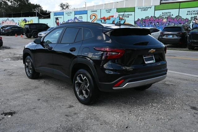 2025 Chevrolet Trax - Image 3 of 18