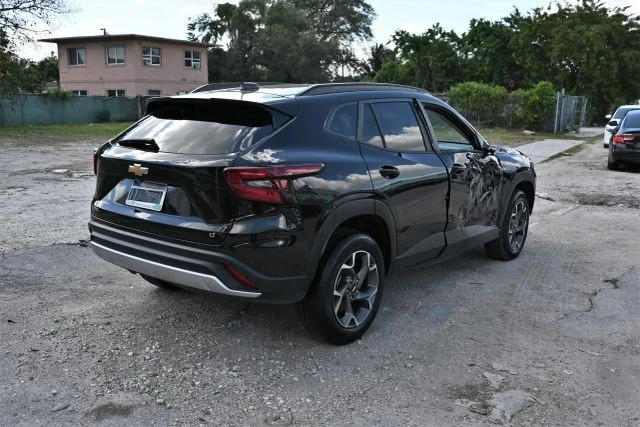 2025 Chevrolet Trax - Image 5 of 18