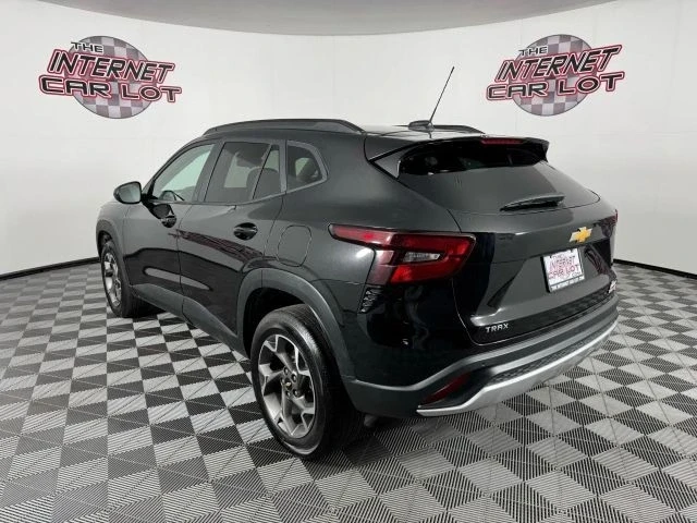 2025 Chevrolet Trax - Image 5 of 12