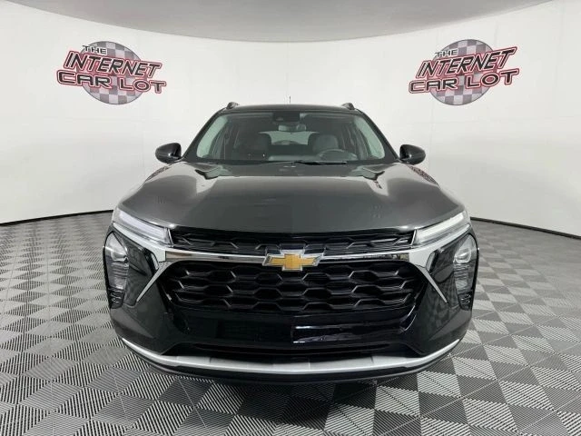 2025 Chevrolet Trax - Image 2 of 12