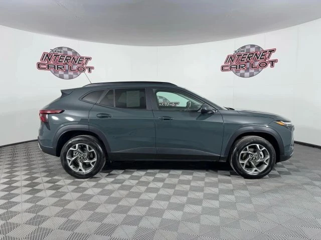 2025 Chevrolet Trax - Image 8 of 12