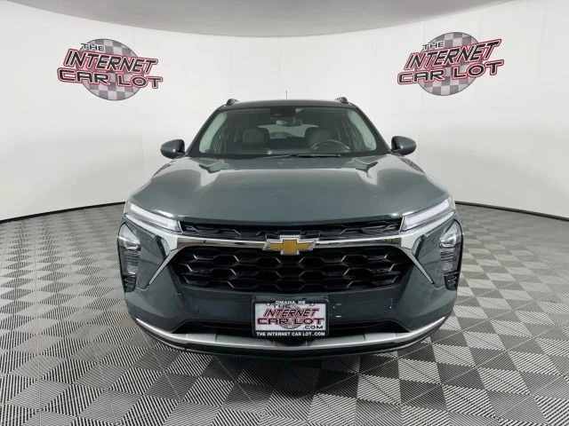 2025 Chevrolet Trax - Image 2 of 12