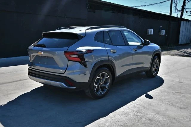 2025 Chevrolet Trax - Image 5 of 18
