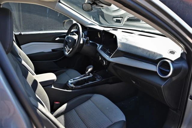 2025 Chevrolet Trax - Image 13 of 18