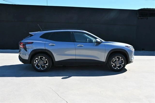 2025 Chevrolet Trax - Image 6 of 18