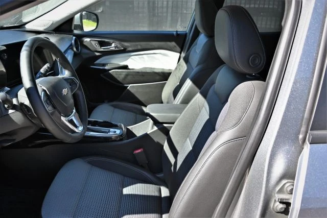 2025 Chevrolet Trax - Image 10 of 18