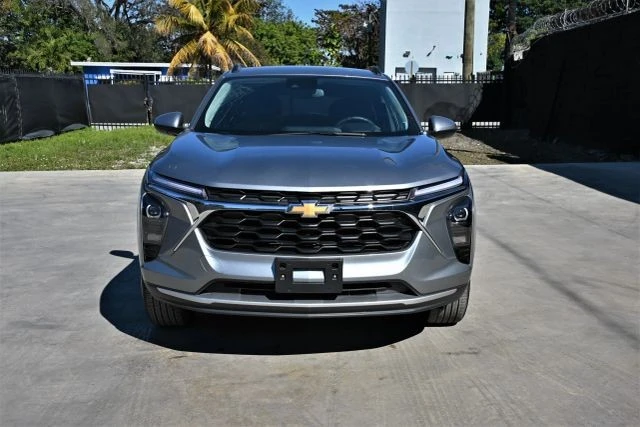 2025 Chevrolet Trax - Image 2 of 18