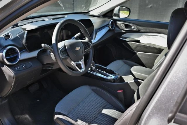 2025 Chevrolet Trax - Image 11 of 18