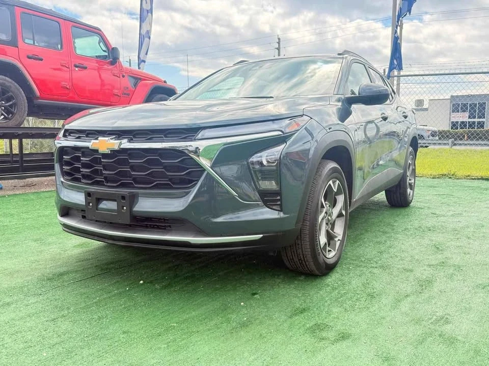 2025 Chevrolet Trax - Image 2 of 10