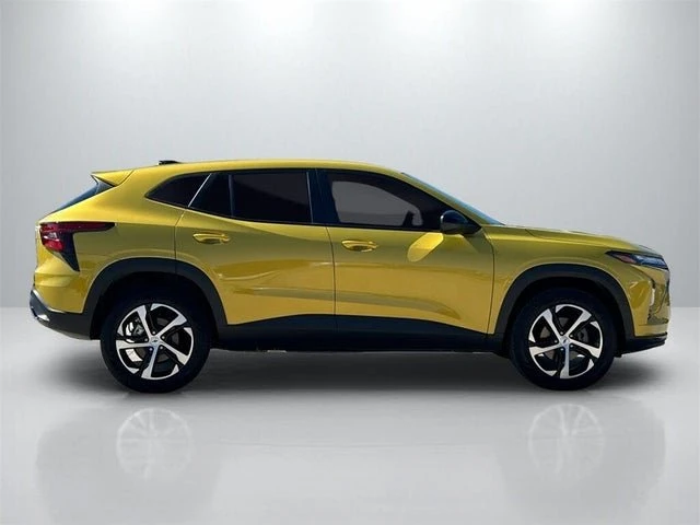 2025 Chevrolet Trax - Image 2 of 20