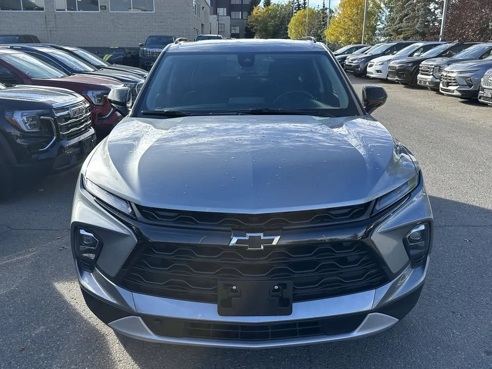 2025 Chevrolet Blazer - Image 2 of 10