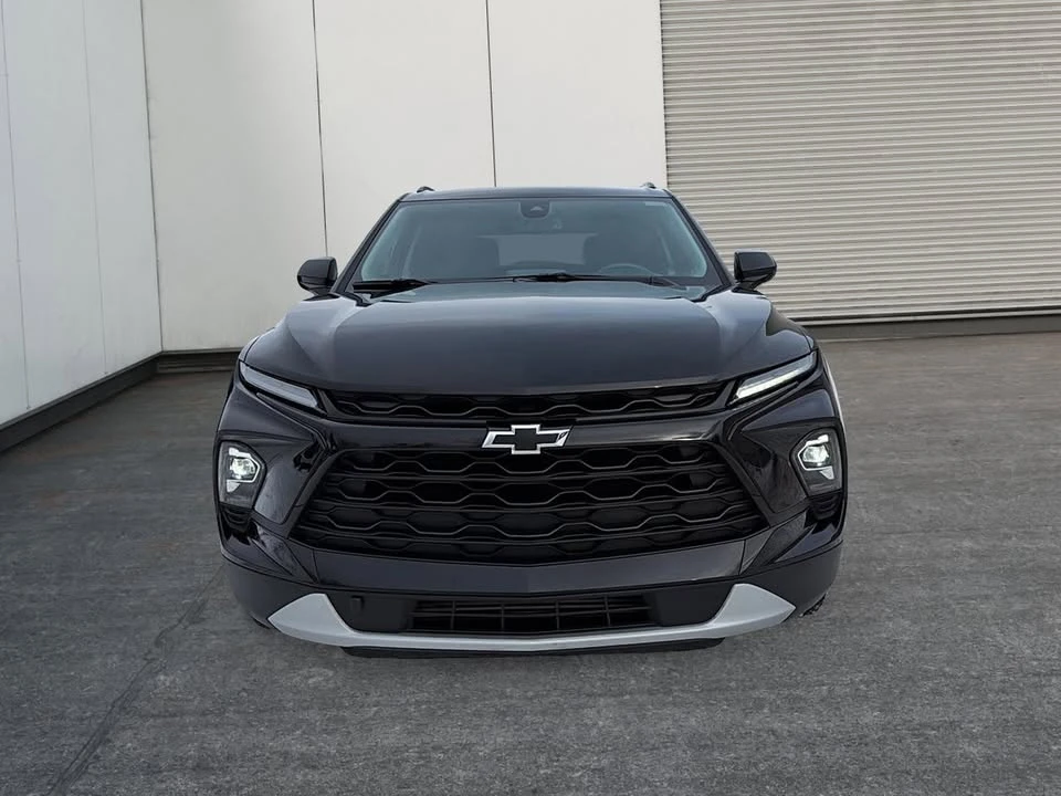 2025 Chevrolet Blazer - Image 2 of 10
