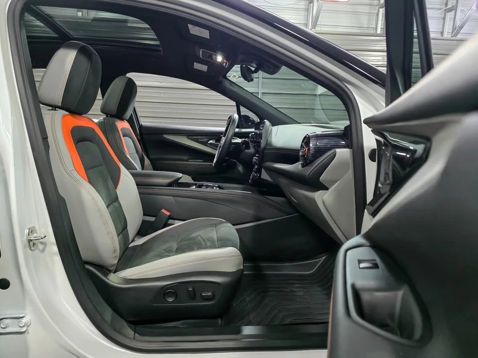 2025 Chevrolet Blazer - Image 12 of 17