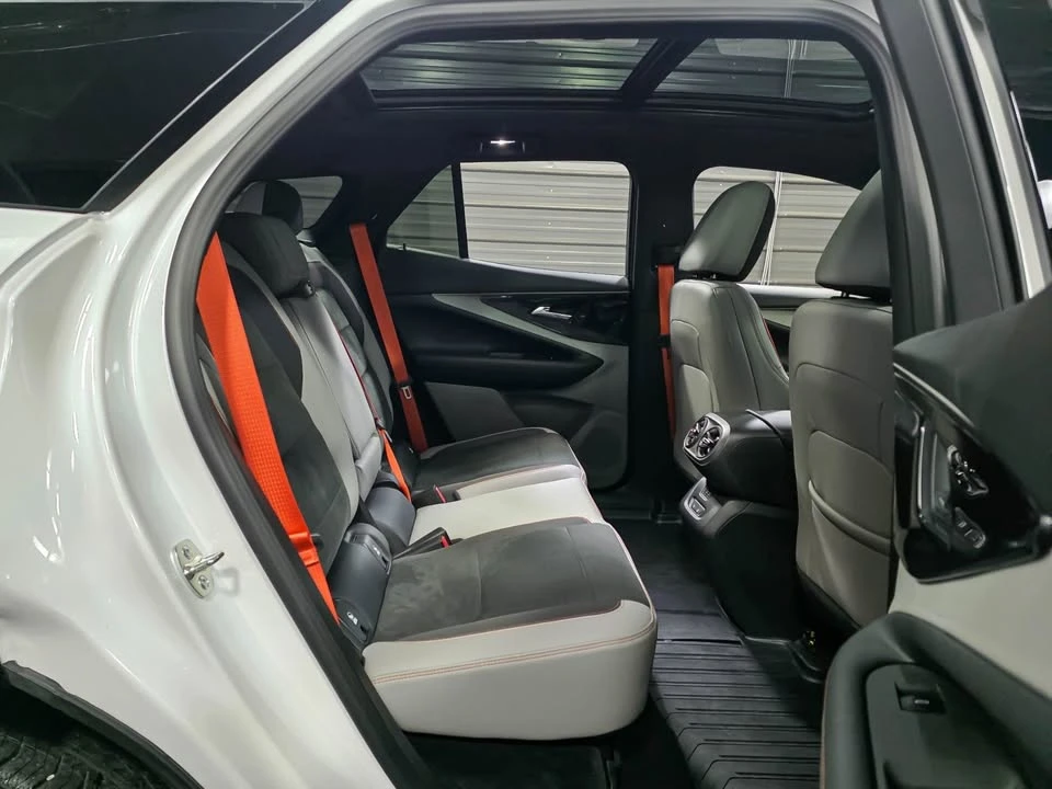 2025 Chevrolet Blazer - Image 16 of 17