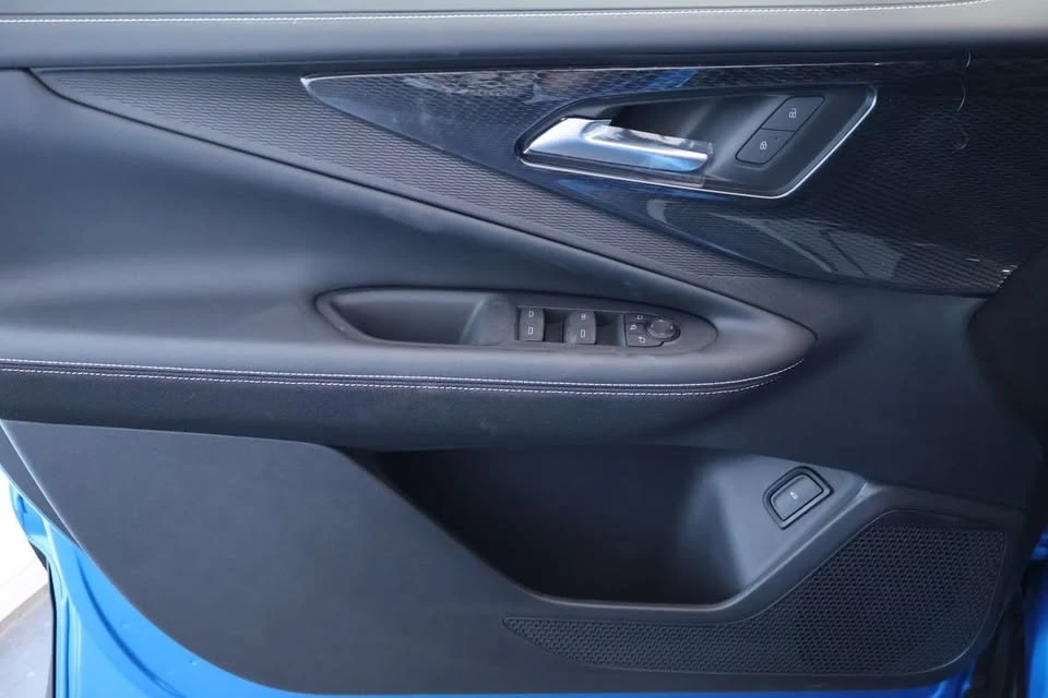 2025 Chevrolet Blazer - Image 16 of 19