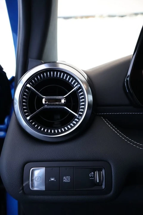 2025 Chevrolet Blazer - Image 15 of 19