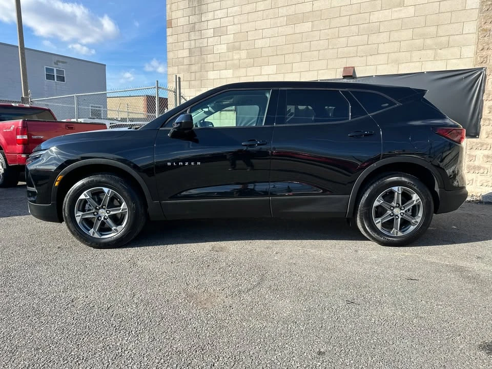 2025 Chevrolet Blazer - Image 8 of 20