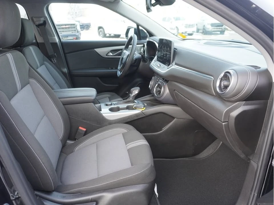2025 Chevrolet Blazer - Image 16 of 18