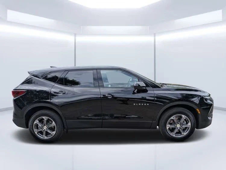 2025 Chevrolet Blazer - Image 5 of 13