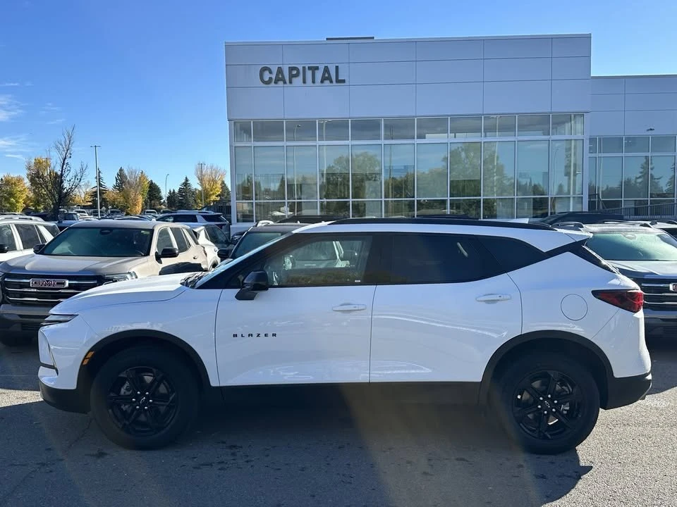 2025 Chevrolet Blazer - Image 2 of 17