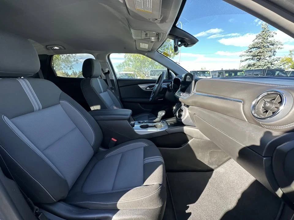 2025 Chevrolet Blazer - Image 16 of 17