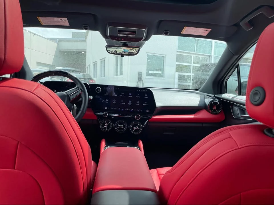 2025 Chevrolet Blazer - Image 17 of 18