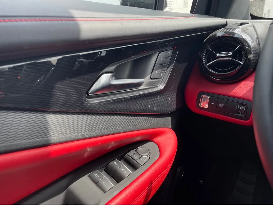 2025 Chevrolet Blazer - Image 14 of 18