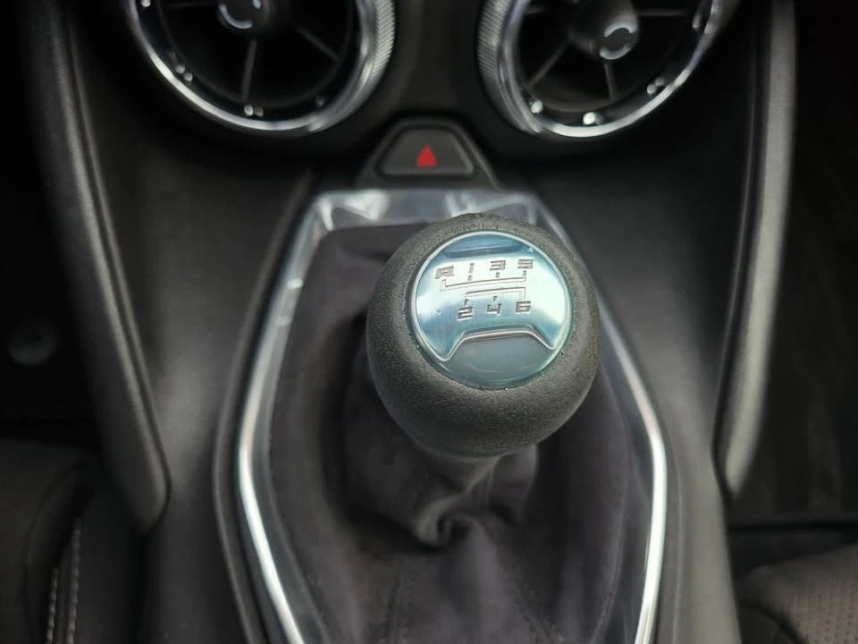 2025 Chevrolet Camaro - Image 13 of 19